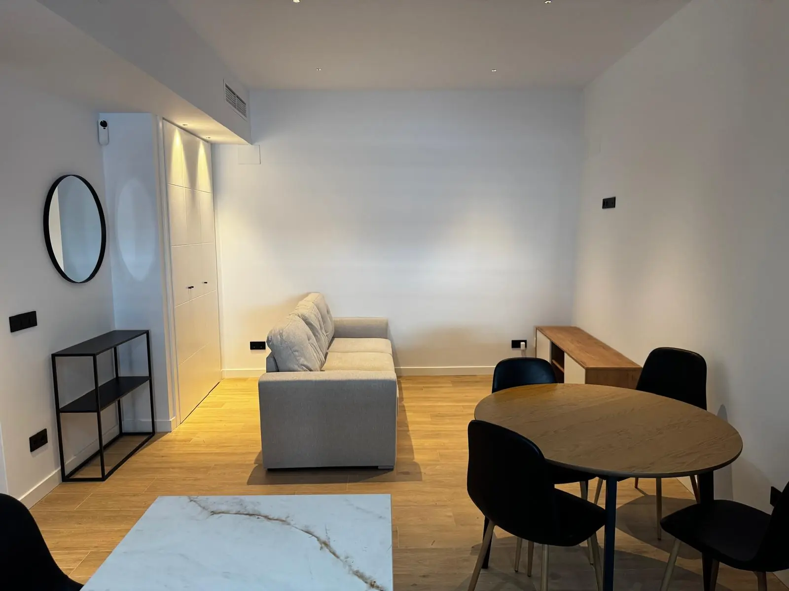 Salón y comedor amueblados de la tercera vivienda
