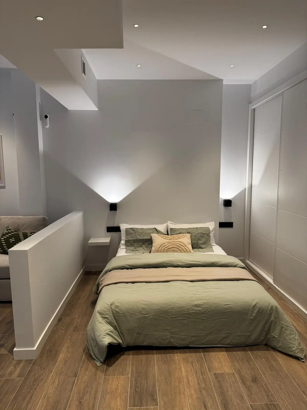 Dormitorio integrado con armario de la tercera vivienda